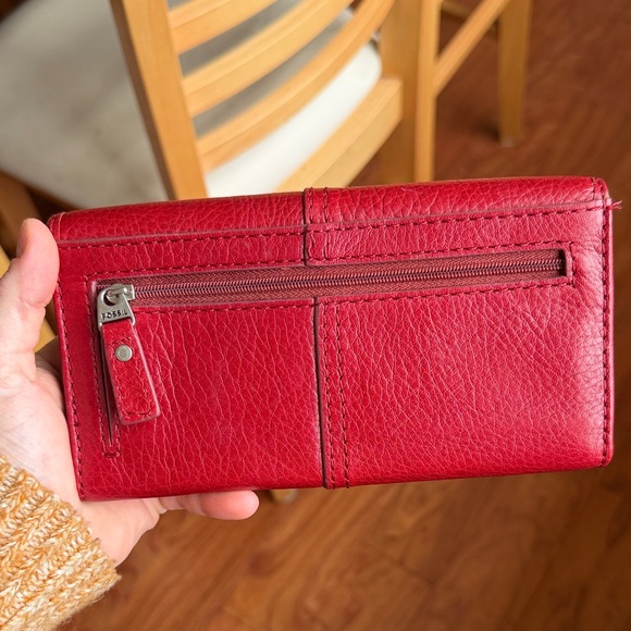Fossil Maddox Cherry Red Pebbled Leather Wallet - Picture 2 of 7
